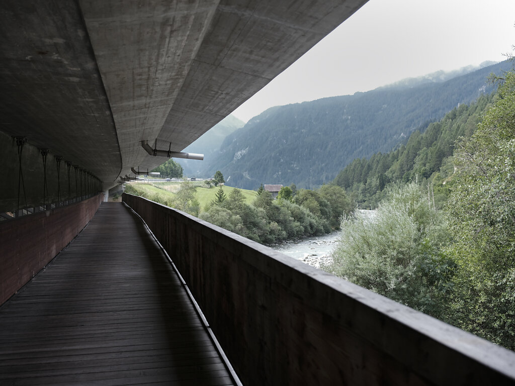 Way anderneath the A13 towards Andeer, 2022