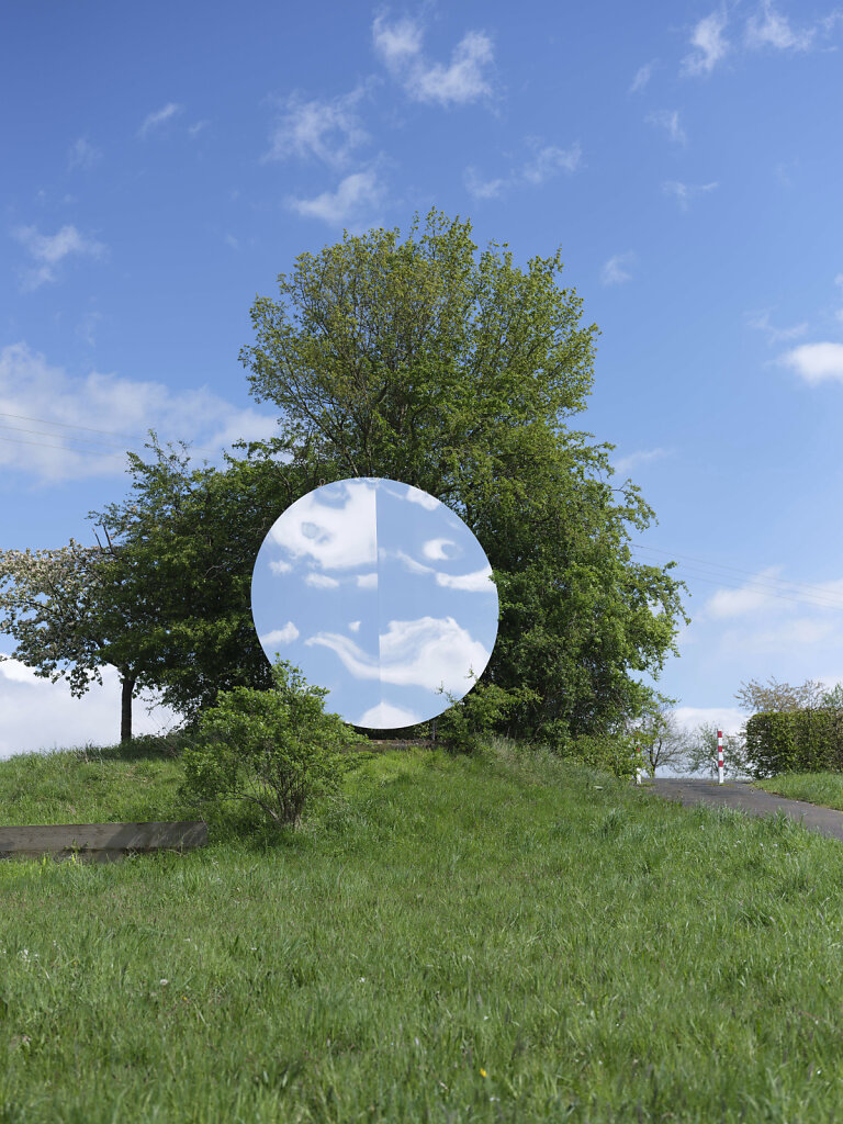 Erwin Wortelkamp and  his artproject "im Tal" for on-art-news